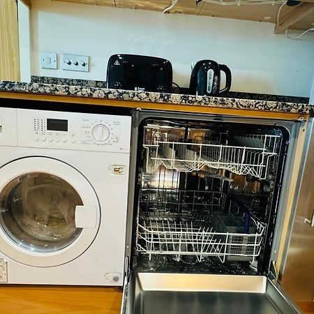Modern 2Bed 2Bath Apartment Canary Wharf - Upto 5 Person London Kültér fotó