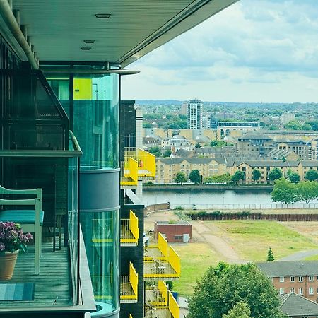 Modern 2Bed 2Bath Apartment Canary Wharf - Upto 5 Person London Kültér fotó