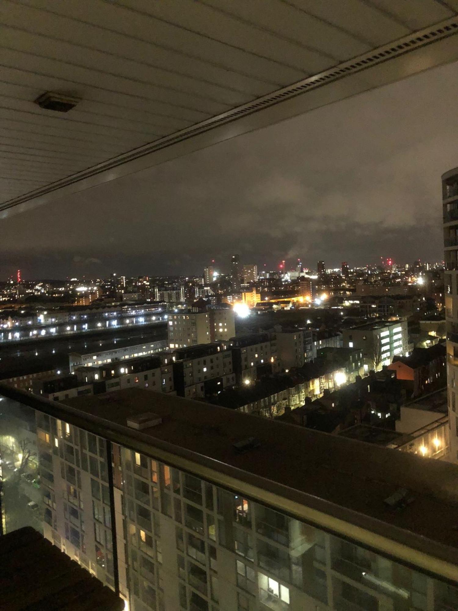 Modern 2Bed 2Bath Apartment Canary Wharf - Upto 5 Person London Kültér fotó