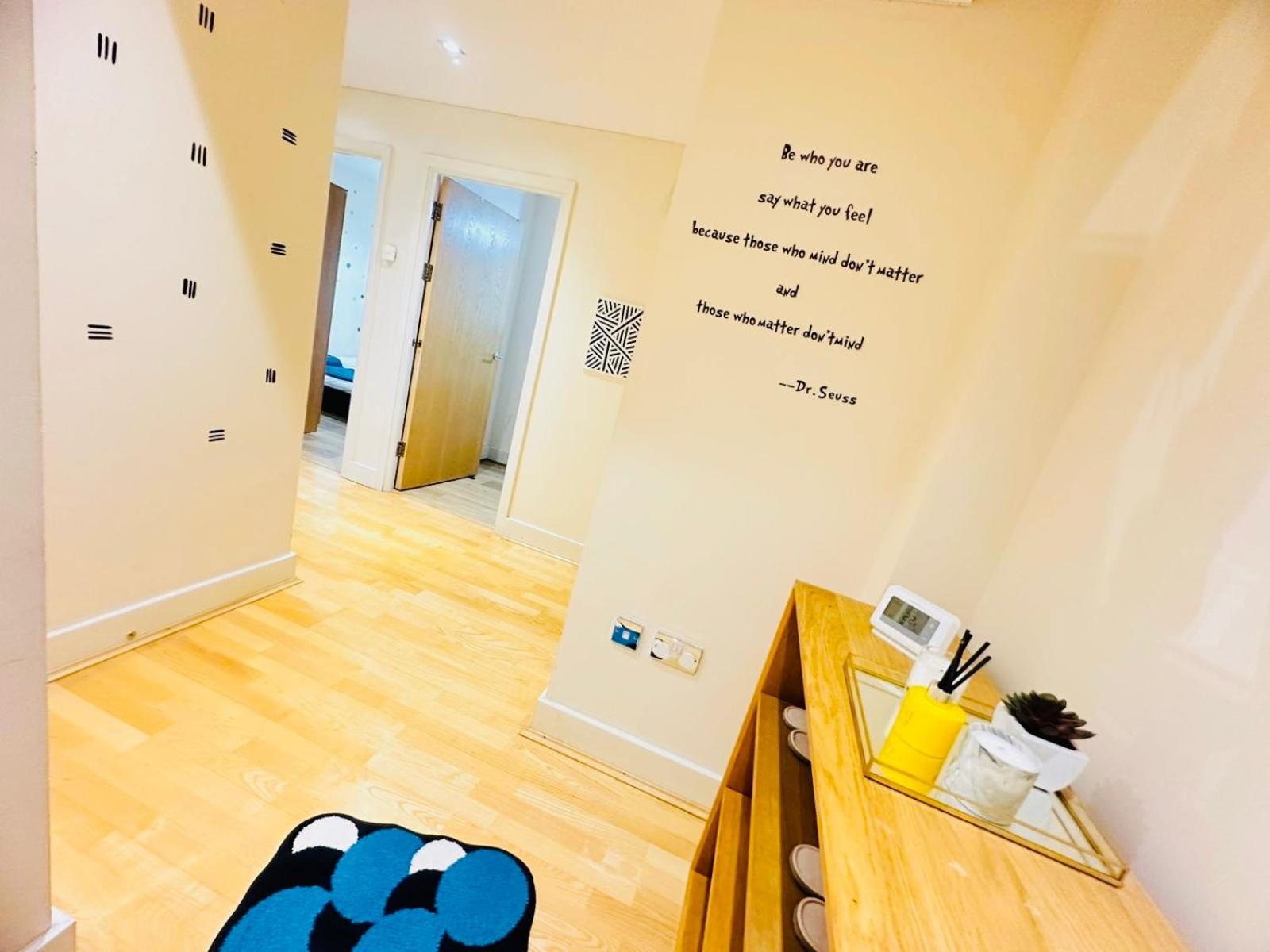 Modern 2Bed 2Bath Apartment Canary Wharf - Upto 5 Person London Kültér fotó