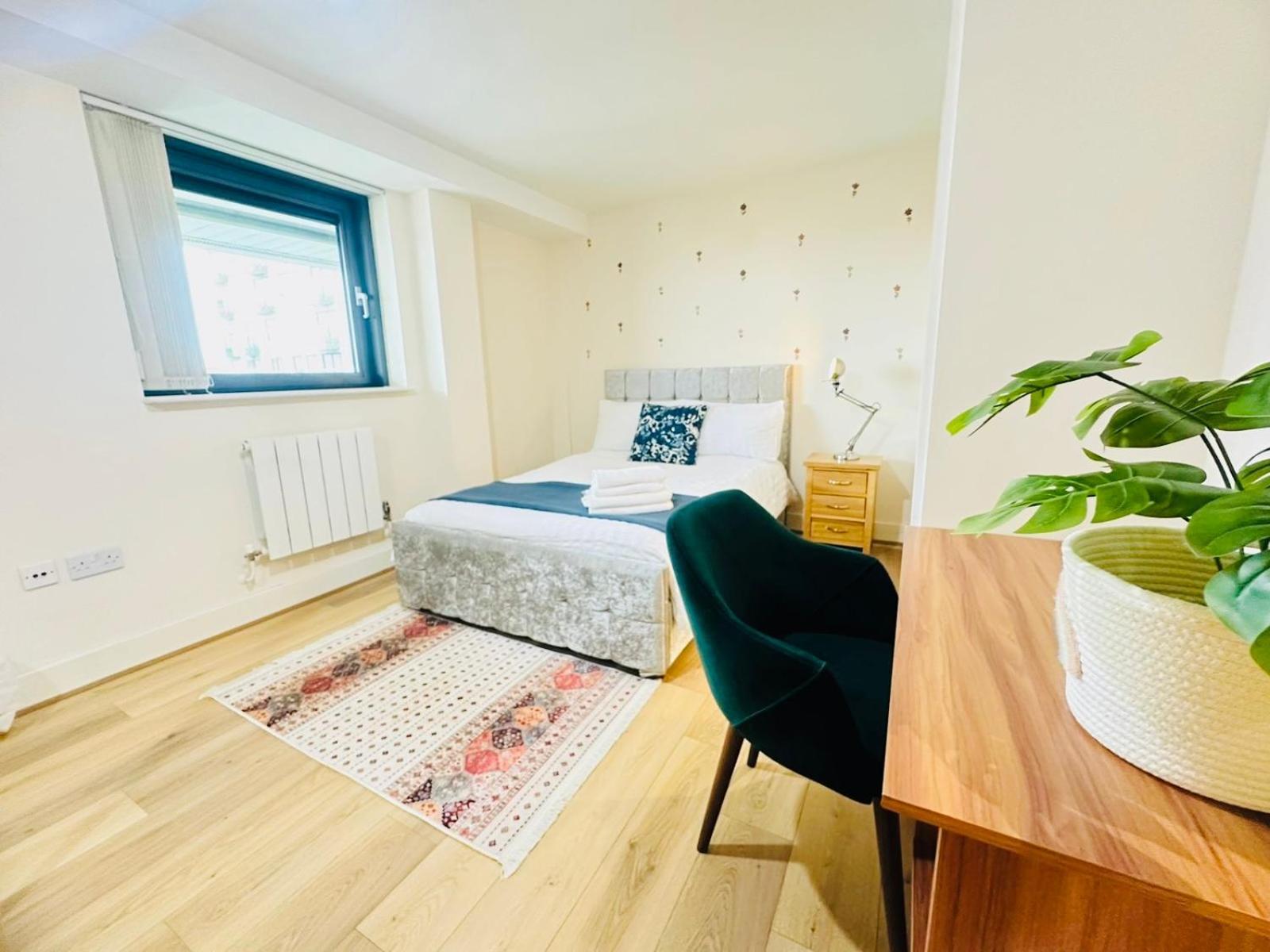 Modern 2Bed 2Bath Apartment Canary Wharf - Upto 5 Person London Kültér fotó
