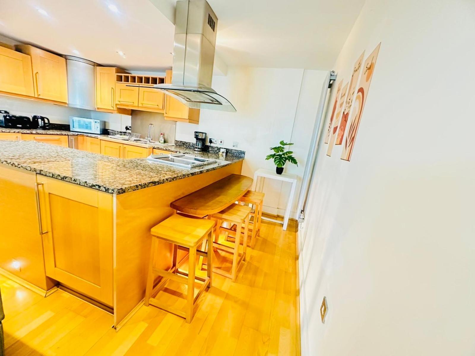 Modern 2Bed 2Bath Apartment Canary Wharf - Upto 5 Person London Kültér fotó