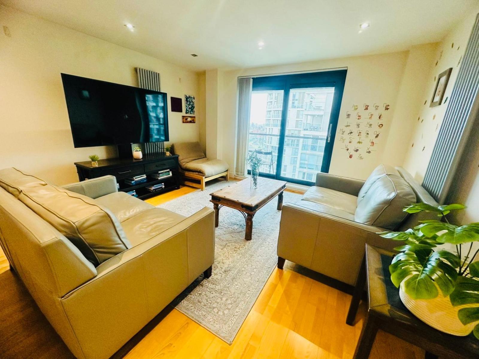 Modern 2Bed 2Bath Apartment Canary Wharf - Upto 5 Person London Kültér fotó