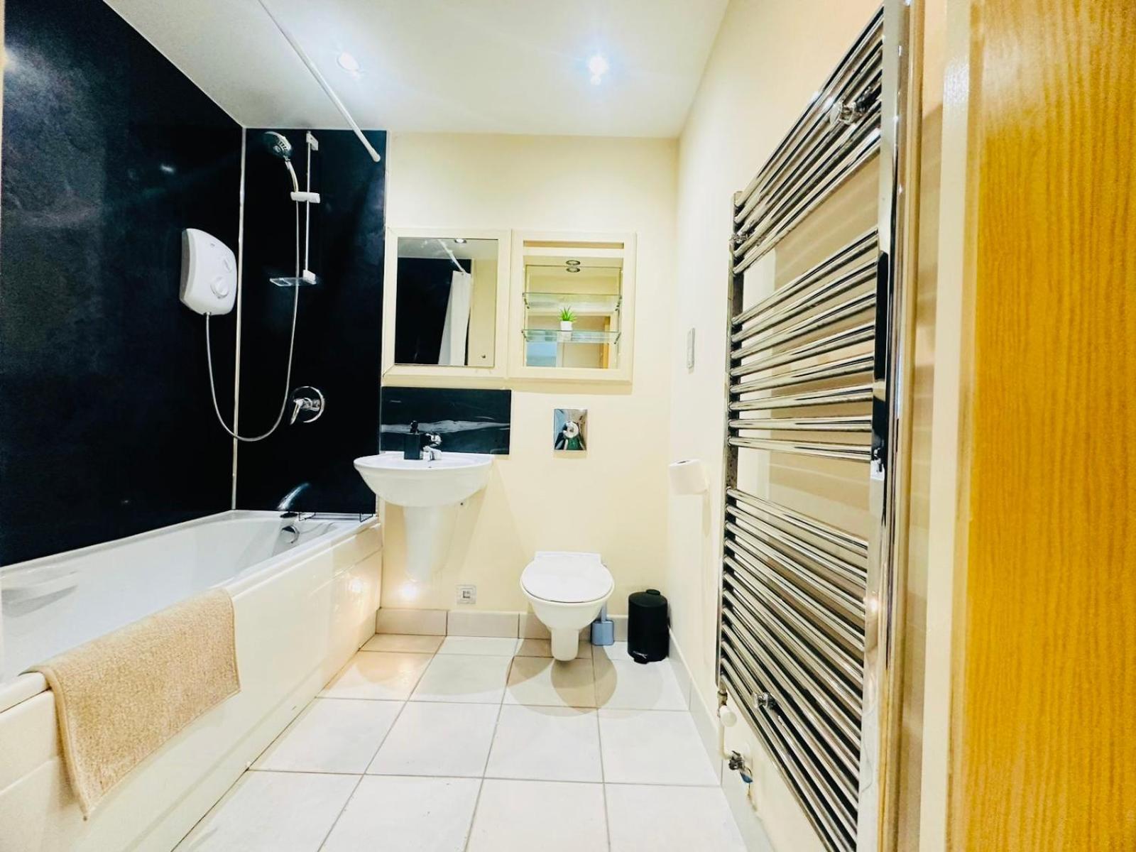 Modern 2Bed 2Bath Apartment Canary Wharf - Upto 5 Person London Kültér fotó