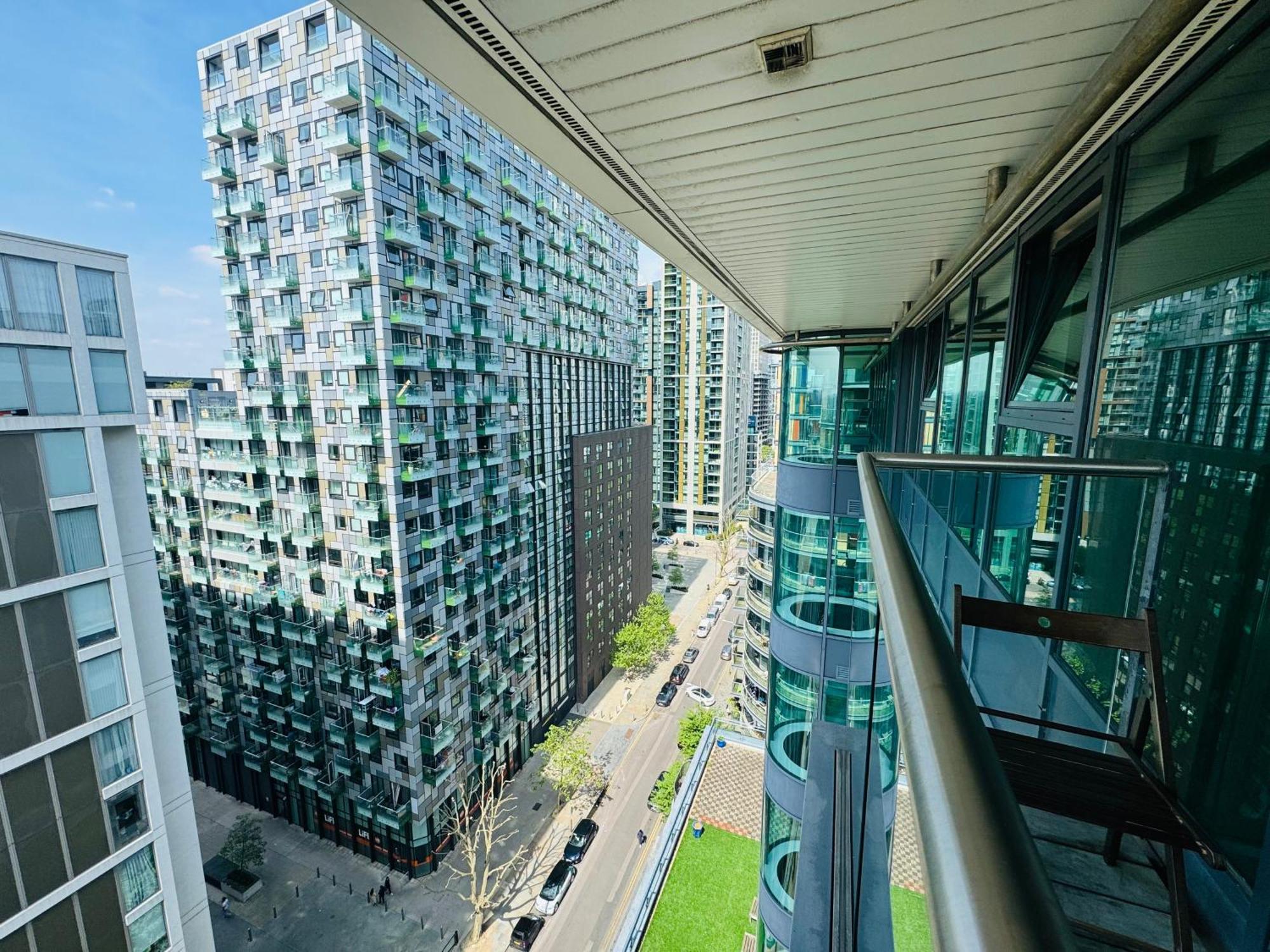 Modern 2Bed 2Bath Apartment Canary Wharf - Upto 5 Person London Kültér fotó