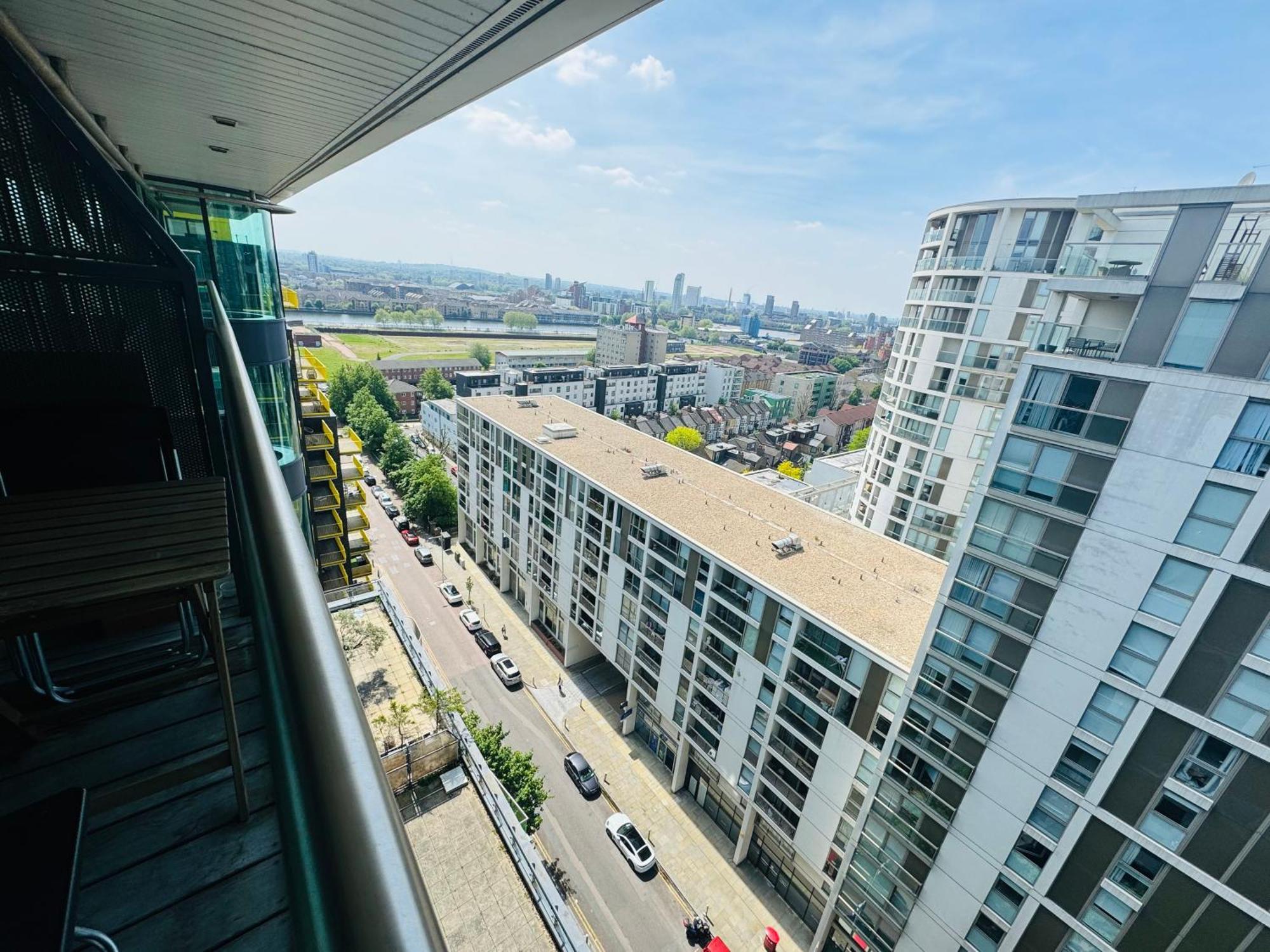 Modern 2Bed 2Bath Apartment Canary Wharf - Upto 5 Person London Kültér fotó