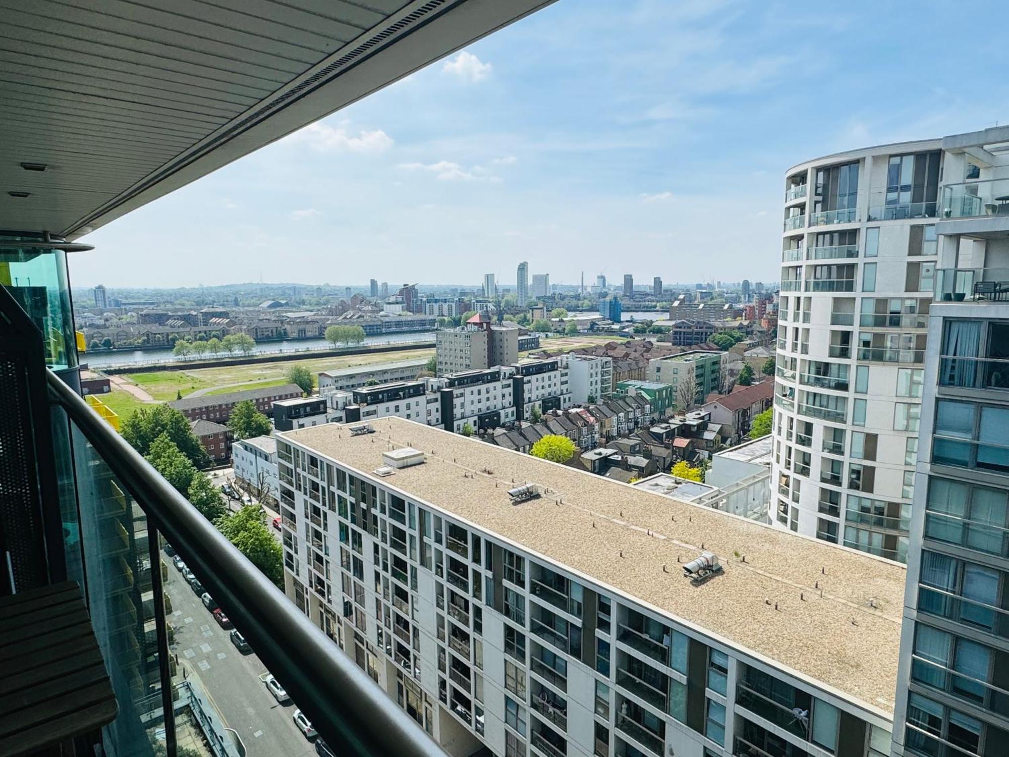 Modern 2Bed 2Bath Apartment Canary Wharf - Upto 5 Person London Kültér fotó