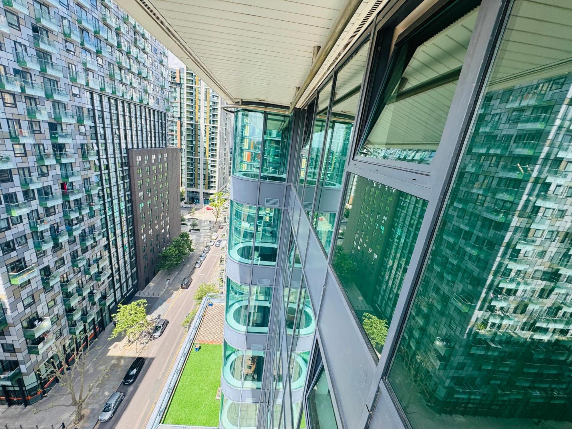 Modern 2Bed 2Bath Apartment Canary Wharf - Upto 5 Person London Kültér fotó