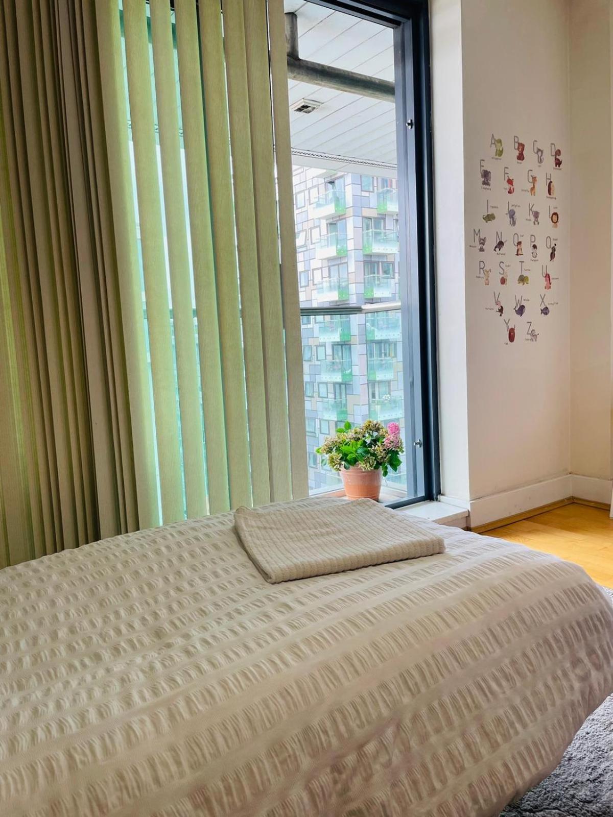 Modern 2Bed 2Bath Apartment Canary Wharf - Upto 5 Person London Kültér fotó
